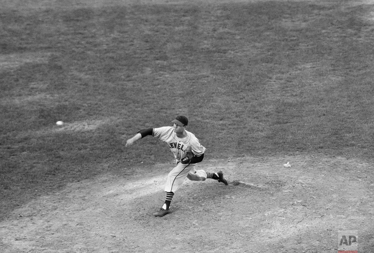 Bob Lemon Cleveland Indian pitching in World Series game, Oct. 7, 1948. (AP Photo)