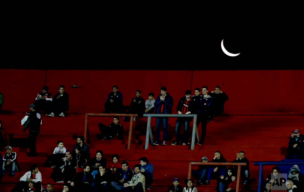  Fans of Argentina's San Lorenzo wait for the start of a Copa Sudamericana soccer match against Brazil's Chapecoense in Buenos Aires, Argentina, Wednesday, Nov. 2, 2016.(AP Photo/Natacha Pisarenko) 