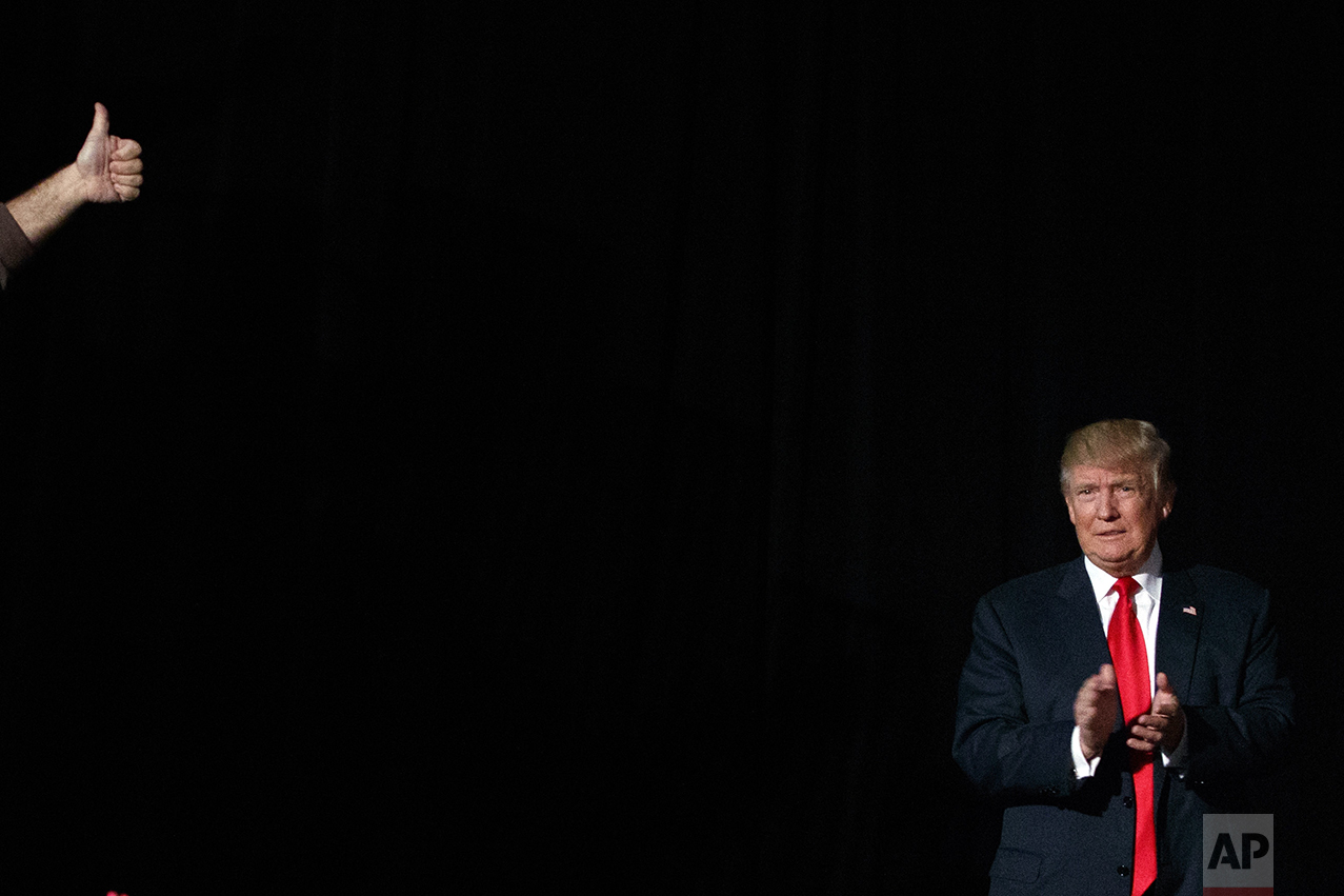  Republican presidential candidate Donald Trump arrives to speak to a campaign rally, Monday, Oct. 31, 2016, in Warren, Mich. (AP Photo/ Evan Vucci) 