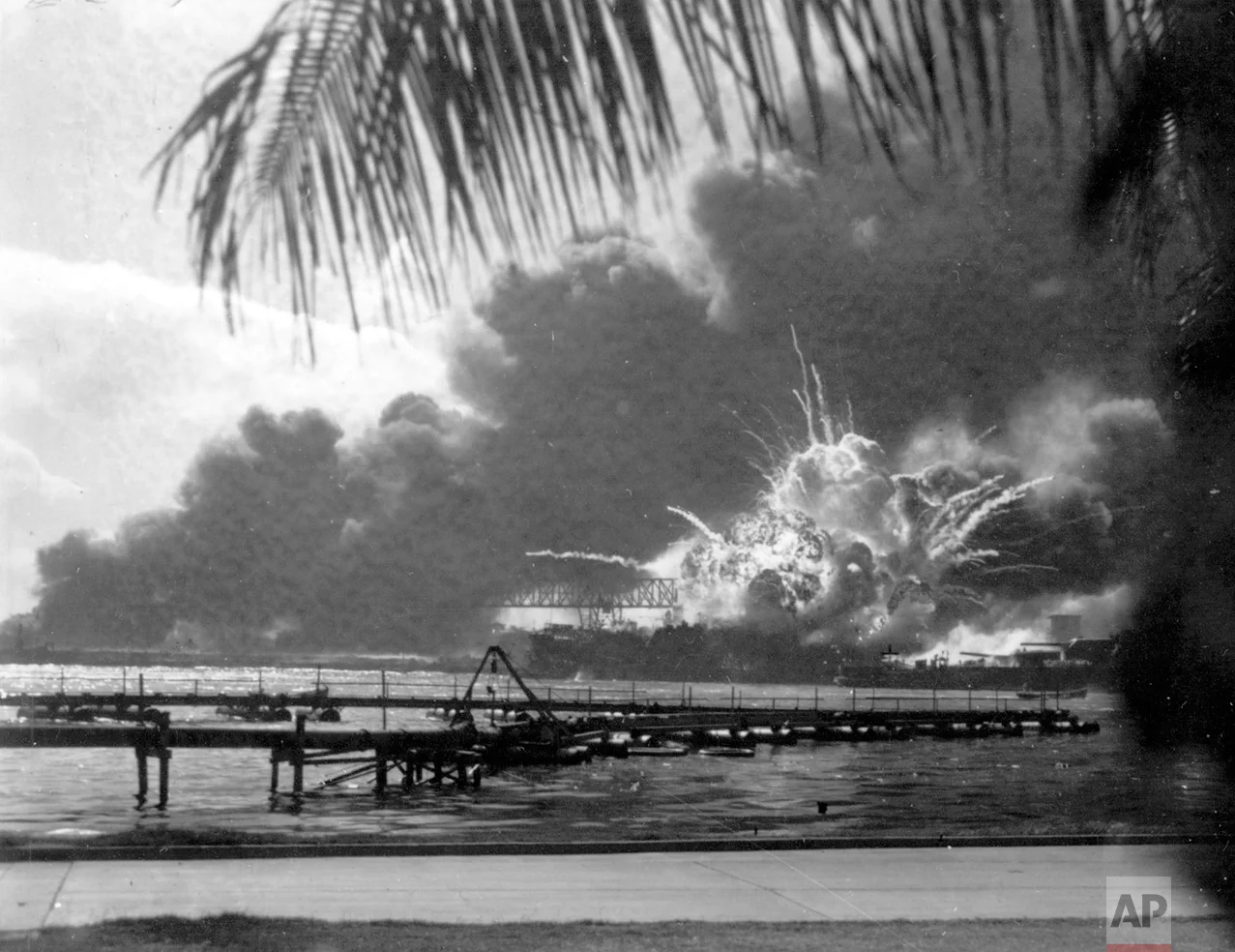 Pearl Harbor Remembered 75 Years Later — Ap Images Spotlight