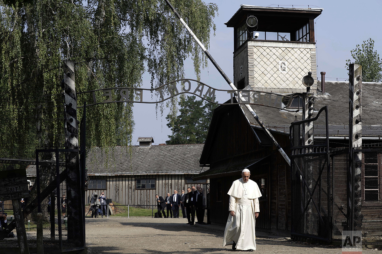  Pope Francis walks through the gate of the former Nazi German death camp of Auschwitz in Oswiecim, Poland, on July 29, 2016. (AP Photo/Gregorio Borgia) 