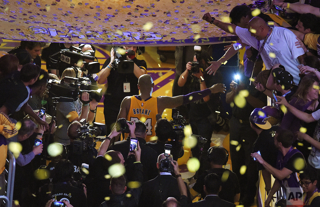  Los Angeles Lakers forward Kobe Bryant walks off the court after finishing his last NBA basketball game before retirement, against the Utah Jazz, on April 13, 2016, in Los Angeles. Bryant scored 60 points as the Lakers won 101-96. (AP Photo/Mark J. 