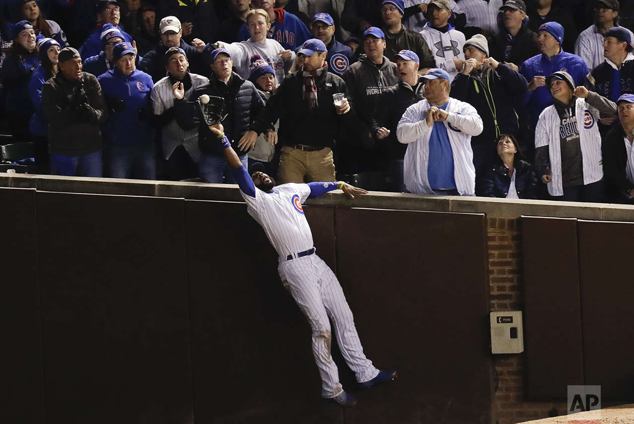  Chicago Cubs right fielder Jason Heyward catches a fly ball hit by Cleveland Indians' Trevor Bauer during the third inning of Game 5 of the Major League Baseball World Series on Oct. 30, 2016, in Chicago. (AP Photo/Charles Rex Arbogast) 