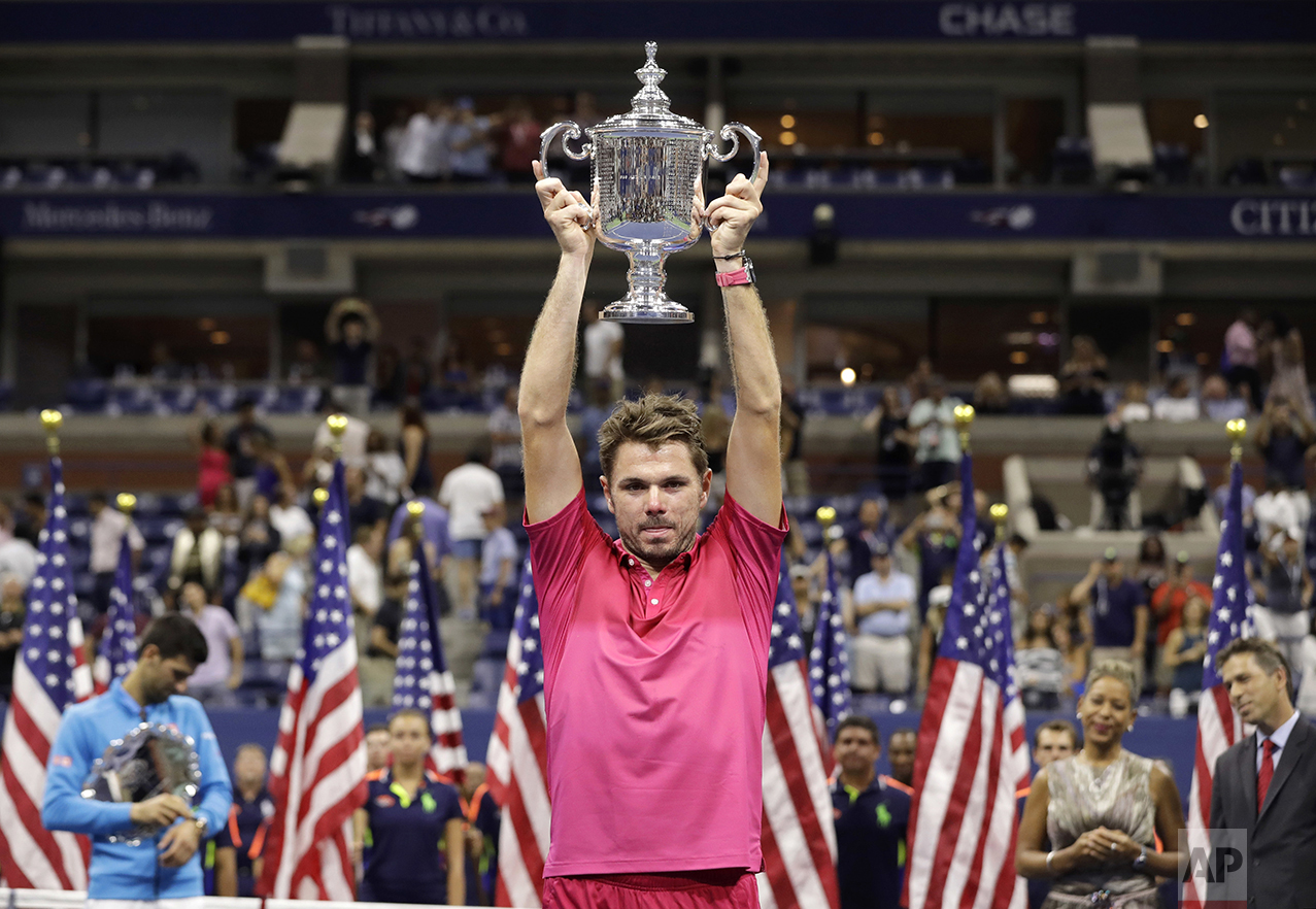  Stan Wawrinka, of Switzerland, holds up the championship trophy after beating Novak Djokovic, of Serbia, to win the men's singles final of the U.S. Open tennis tournament on Sept. 11, 2016, in New York. (AP Photo/Darron Cummings) 