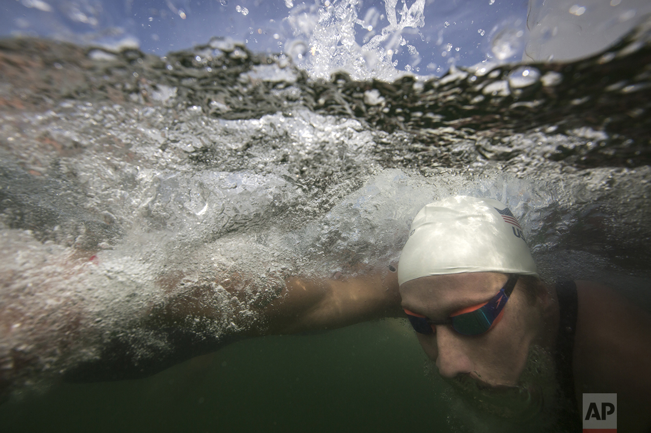  Jordan Wilimovsky, of the United States, competes in the men's marathon event at the 2016 Summer Olympics in Rio de Janeiro, Brazil, on Aug. 16, 2016. (AP Photo/Felipe Dana) 