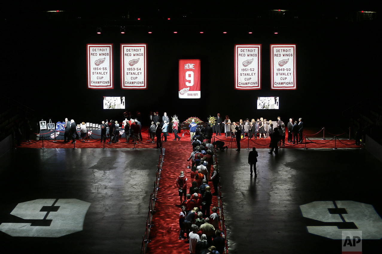  Fans line up to pay their respects to Gordie Howe, the man known as Mr. Hockey, at Joe Louis Arena, the home of the Detroit Red Wings NHL team, his team for much of his Hall of Fame career, on June 14, 2016, in Detroit. (AP Photo/Carlos Osorio, Pool