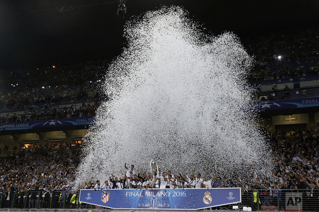  Real Madrid players celebrate with the trophy after the Champions League final soccer match between Real Madrid and Atletico Madrid at the San Siro stadium in Milan, Italy, on May 28, 2016. Real Madrid won 5-4 on penalties after the match ended 1-1 