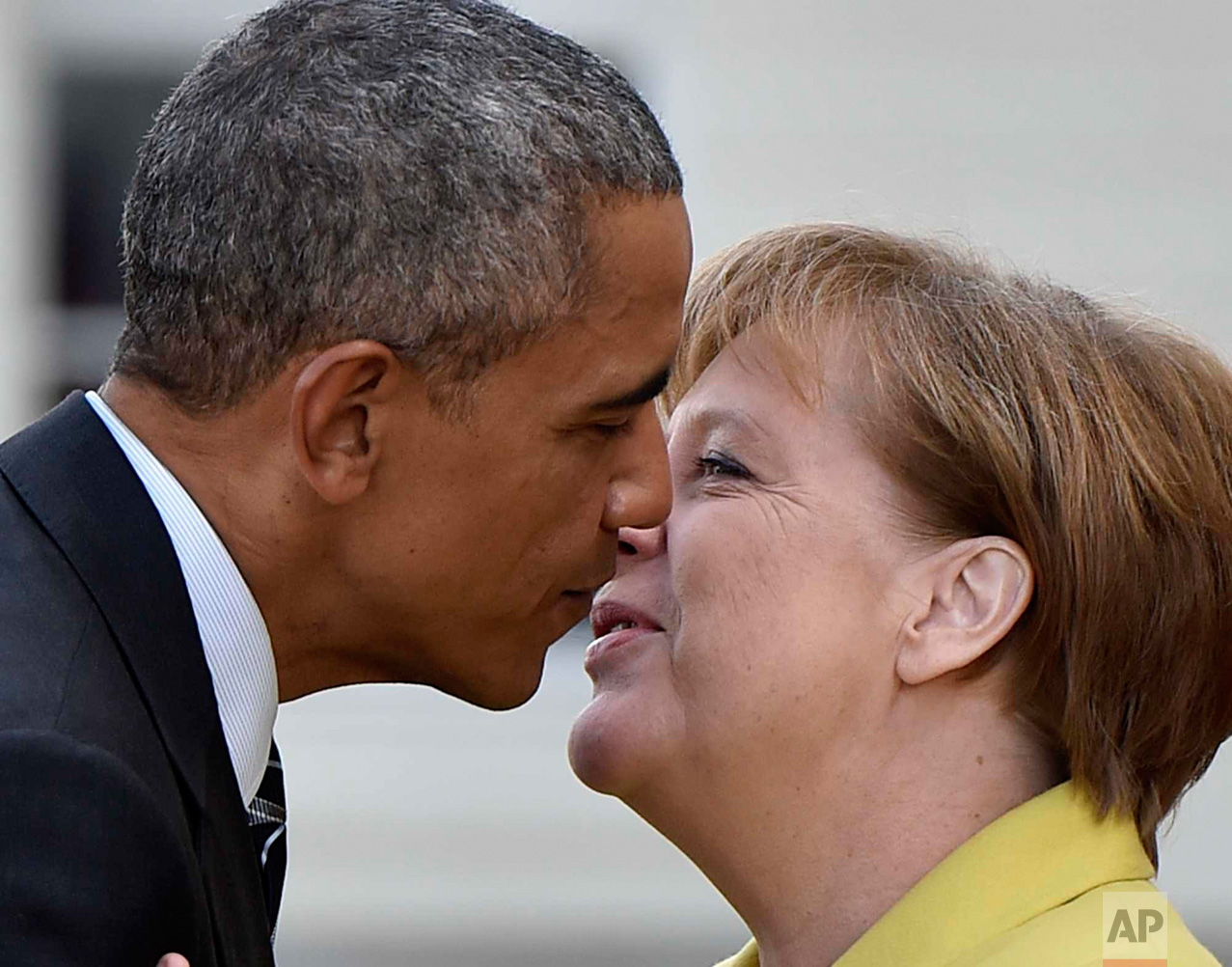  In this Sunday, April 24, 2016 photo, German Chancellor Angela Merkel, right, welcomes U.S. President Barack Obama at Herrenhaus Palace in Hannover, northern Germany. Obama is on a two-day official visit to Germany. (AP Photo/Martin Meissner) 
