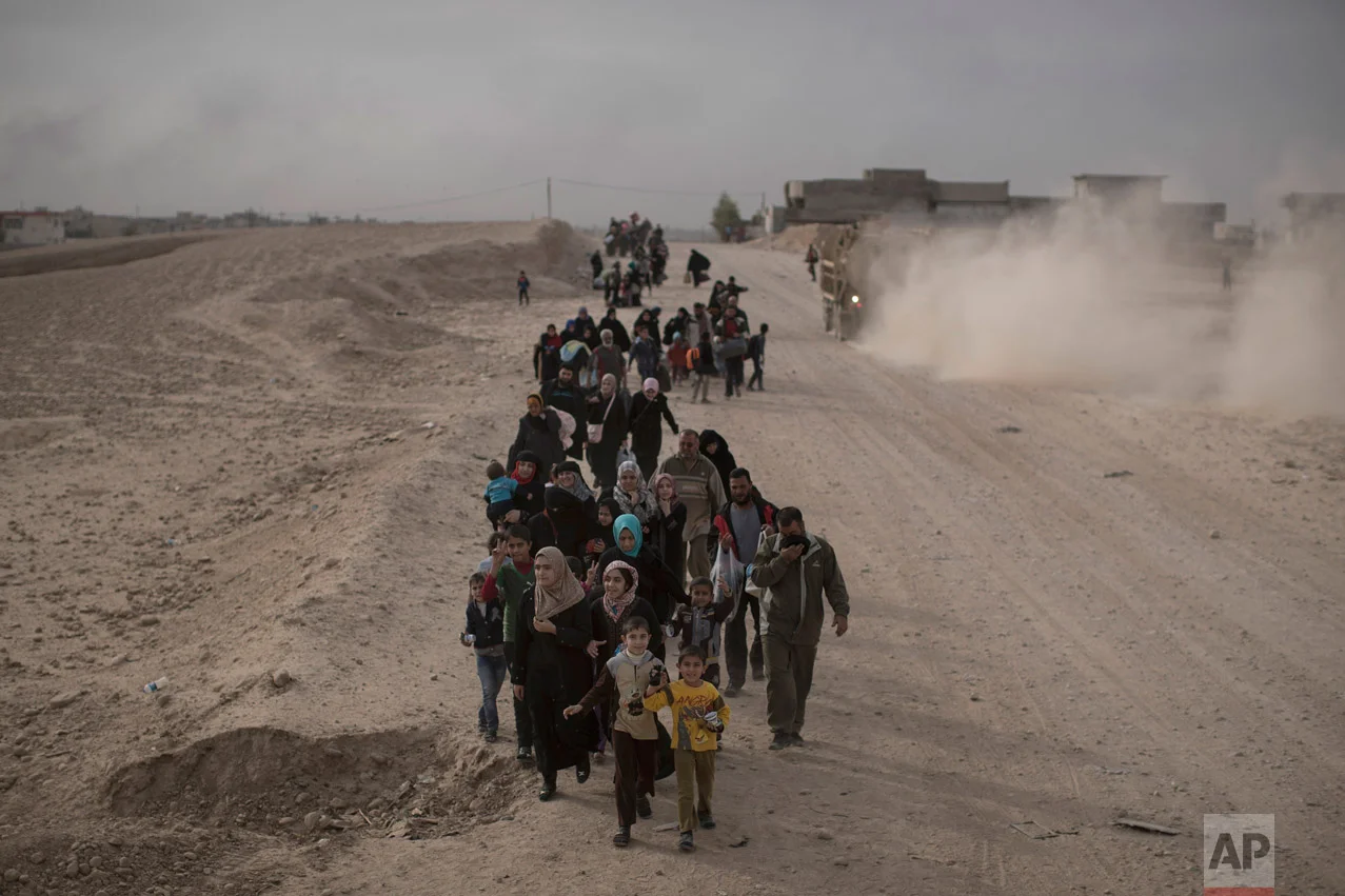 Internally displaced people flee fighting between Iraqi forces and Islamic State militants on a road in eastern Mosul, Iraq, Tuesday, Nov. 15, 2016. (AP Photo/Felipe Dana)