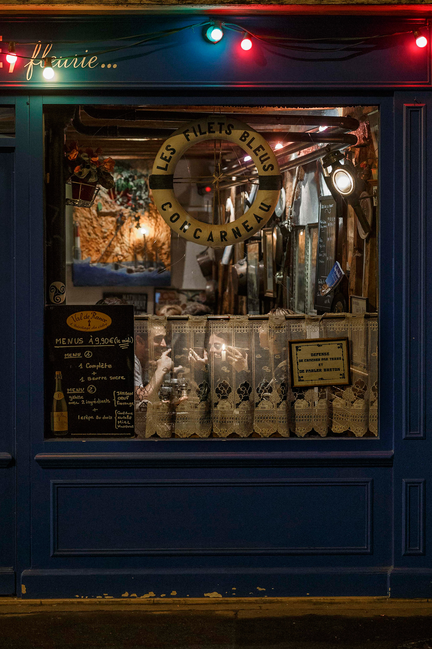 After attacks, many Parisians embrace food, wine and friends
