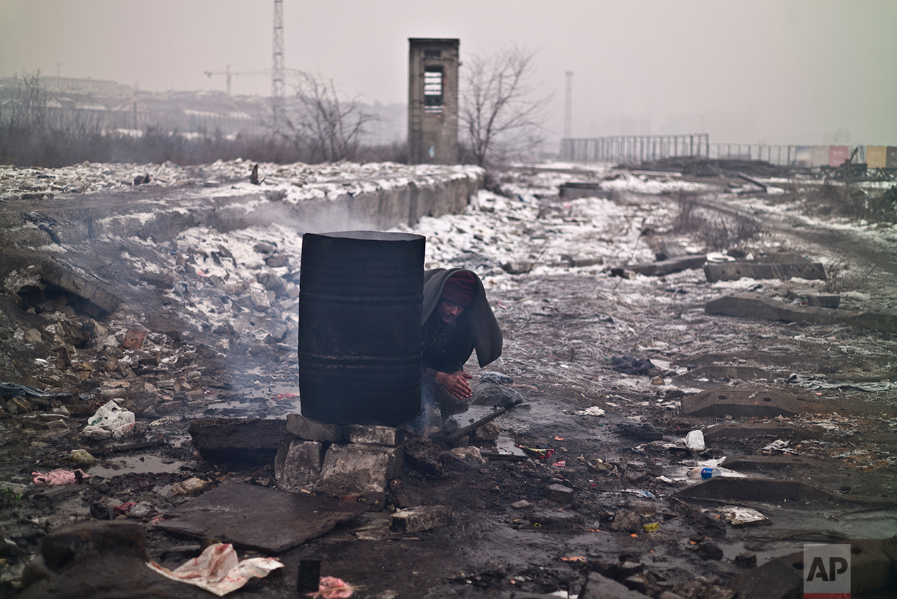  An Afghan refugee man washes himself outside an abandoned warehouse where he and other migrants took refuge in Belgrade, Serbia, Sunday, Jan. 29, 2017. (AP Photo/Muhammed Muheisen) 