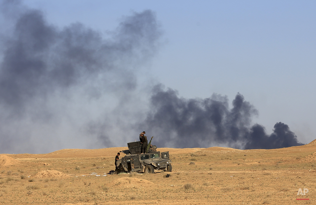 Iraq’s elite counter terrorism forces advance in Hit, 85 miles (140 kilometers) west of Baghdad, Iraq, Monday, April 4, 2016. Iraqi forces say they have entered the western Islamic State group-held town of Hit Monday after an operation to retake it …