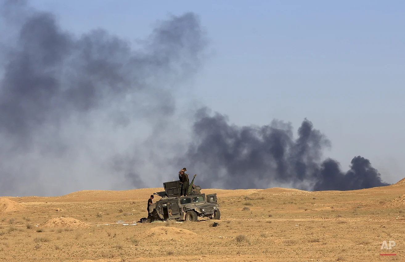 Iraq’s elite counter terrorism forces advance in Hit, 85 miles (140 kilometers) west of Baghdad, Iraq, Monday, April 4, 2016. Iraqi forces say they have entered the western Islamic State group-held town of Hit Monday after an operation to retake it was relaunched last week. (AP Photo/Khalid Mohammed)
