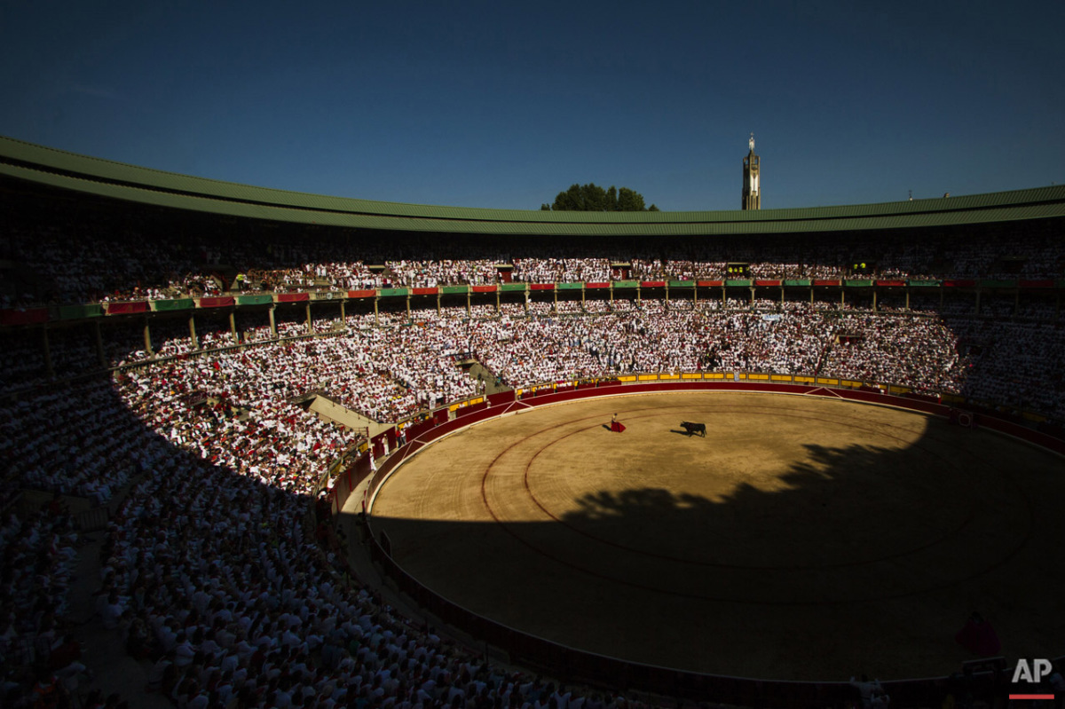  Bullfighter Clemente prays together with a member of his team before they perform during a bullfight at Las Ventas bullring in Madrid, Spain, Friday, May 1, 2015. Bullfighting is a traditional spectacle in Spain and the season runs from March to Oct