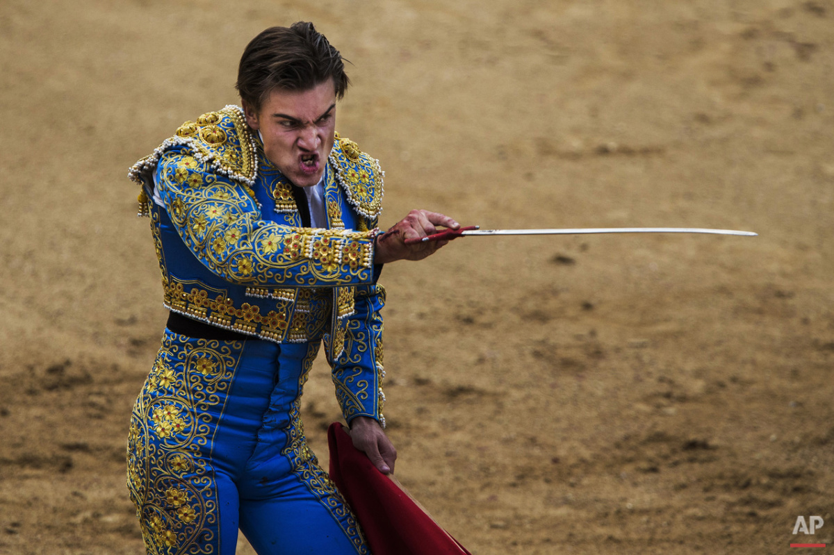  Bullfighter Luis Gerpe prepares his sword to kill a fighting bull during a bullfight at Las Ventas bullring in Madrid, Spain, Sunday, June 21, 2015. Bullfighting is a traditional spectacle in Spain and the season runs from March to October. (AP Phot