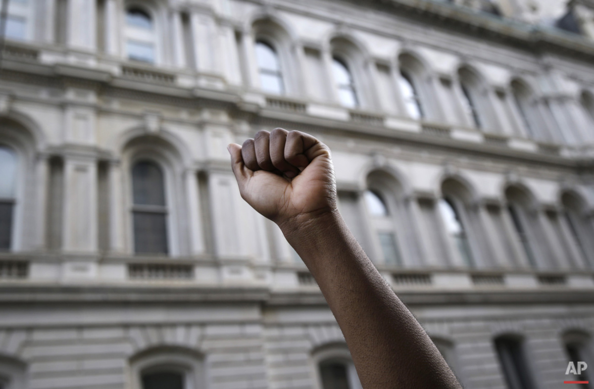  A protestor raises his fist outside of Baltimore City Hall as marchers protest the death of Freddie Gray, Wednesday, April 29, 2015, in Baltimore. (AP Photo/Patrick Semansky) 