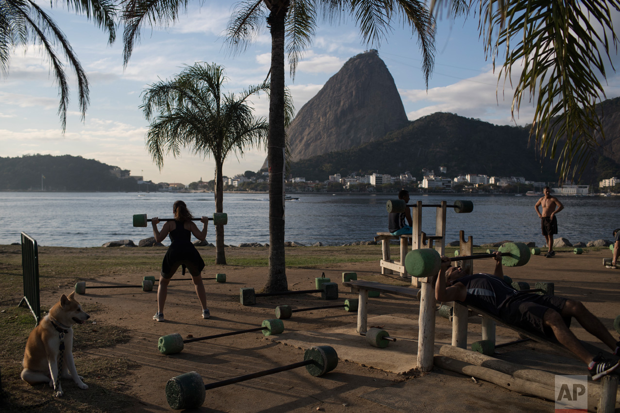  People exercise at an outdoor gym on the shores of Guanabara Bay, where sailing competitions are taking place at the 2016 Summer Olympics in Rio de Janeiro, Brazil, Thursday, Aug. 11, 2016. (AP Photo/Felipe Dana) 