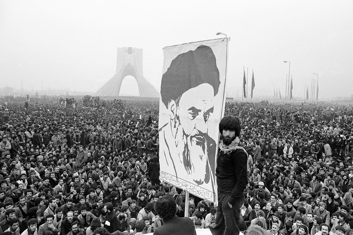 Photos from the Iranian Revolution|Boraq Hamim Art News Website