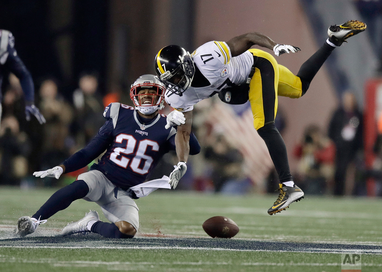  New England Patriots cornerback Logan Ryan (26) breaks up a pass intended for Pittsburgh Steelers wide receiver Eli Rogers (17) during the second half of the AFC championship NFL football game, Sunday, Jan. 22, 2017, in Foxborough, Mass. (AP Photo/C