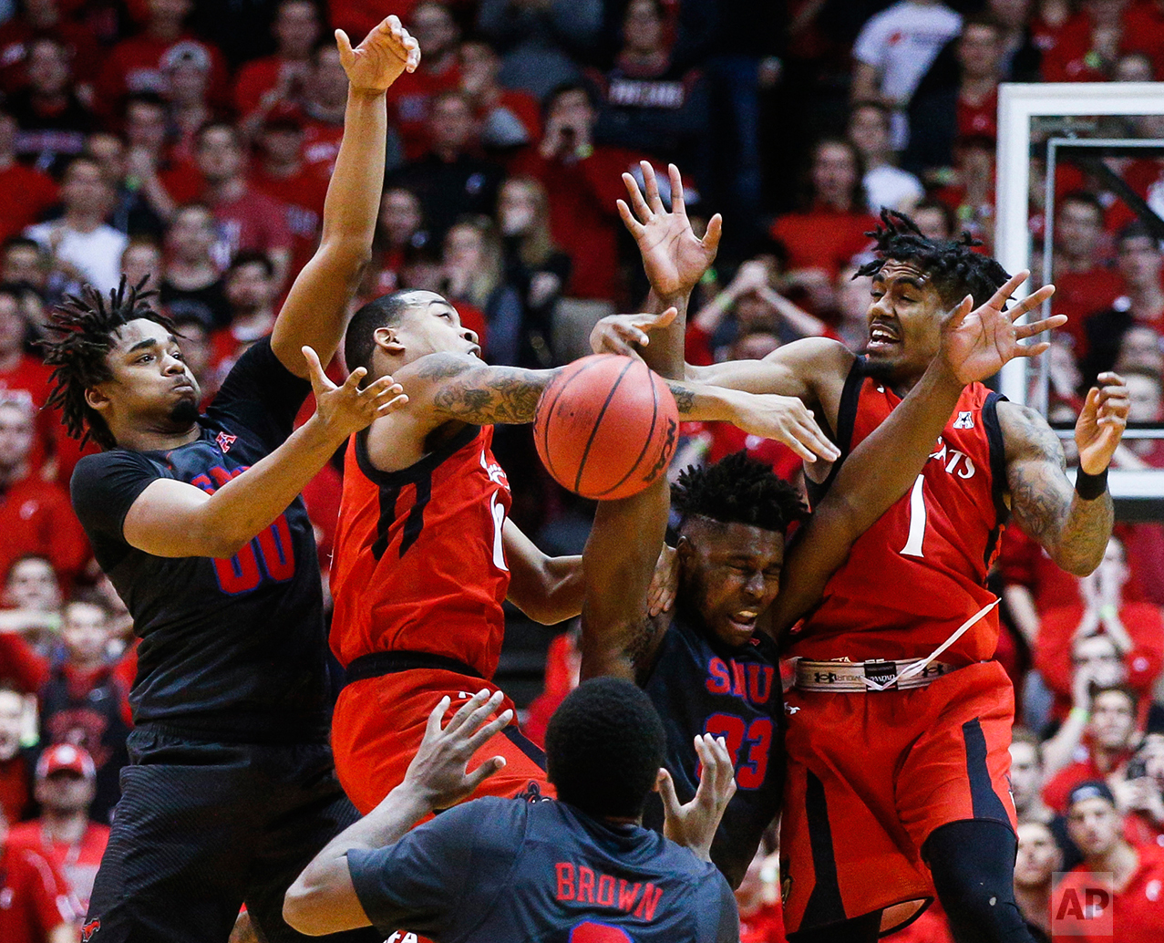  SMU's Ben Moore (00) and Cincinnati's Troy Caupain, second from left, Sterling Brown (3), Semi Ojeleye (33) and Jacob Evans (1) battle for an inbound ball during the final second of an NCAA college basketball game, Thursday, Jan. 12, 2017, in Cincin