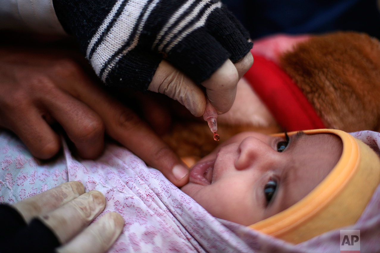  An infant receives a polio vaccination during a house-to-house polio immunization campaign in Sanaa, Yemen, Tuesday, Feb. 21, 2017. (AP Photo/Hani Mohammed) 