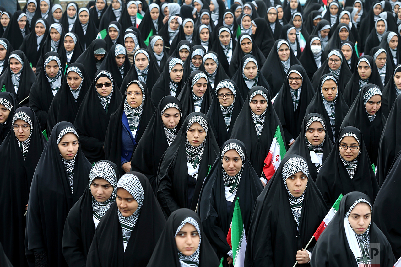  Iranian school girls attend an annual rally commemorating the anniversary of the 1979 Islamic revolution, which toppled the late pro-U.S. Shah, Mohammad Reza Pahlavi, in Tehran, Iran, Friday, Feb. 10, 2017. (AP Photo/Ebrahim Noroozi) 