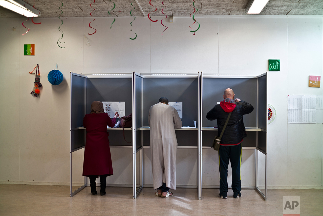  People fill out ballots prior to casting their votes for the Dutch general elections at a polling station set up in a school in Amsterdam, Netherlands, Wednesday, March 15, 2017. (AP Photo/Muhammed Muheisen) 