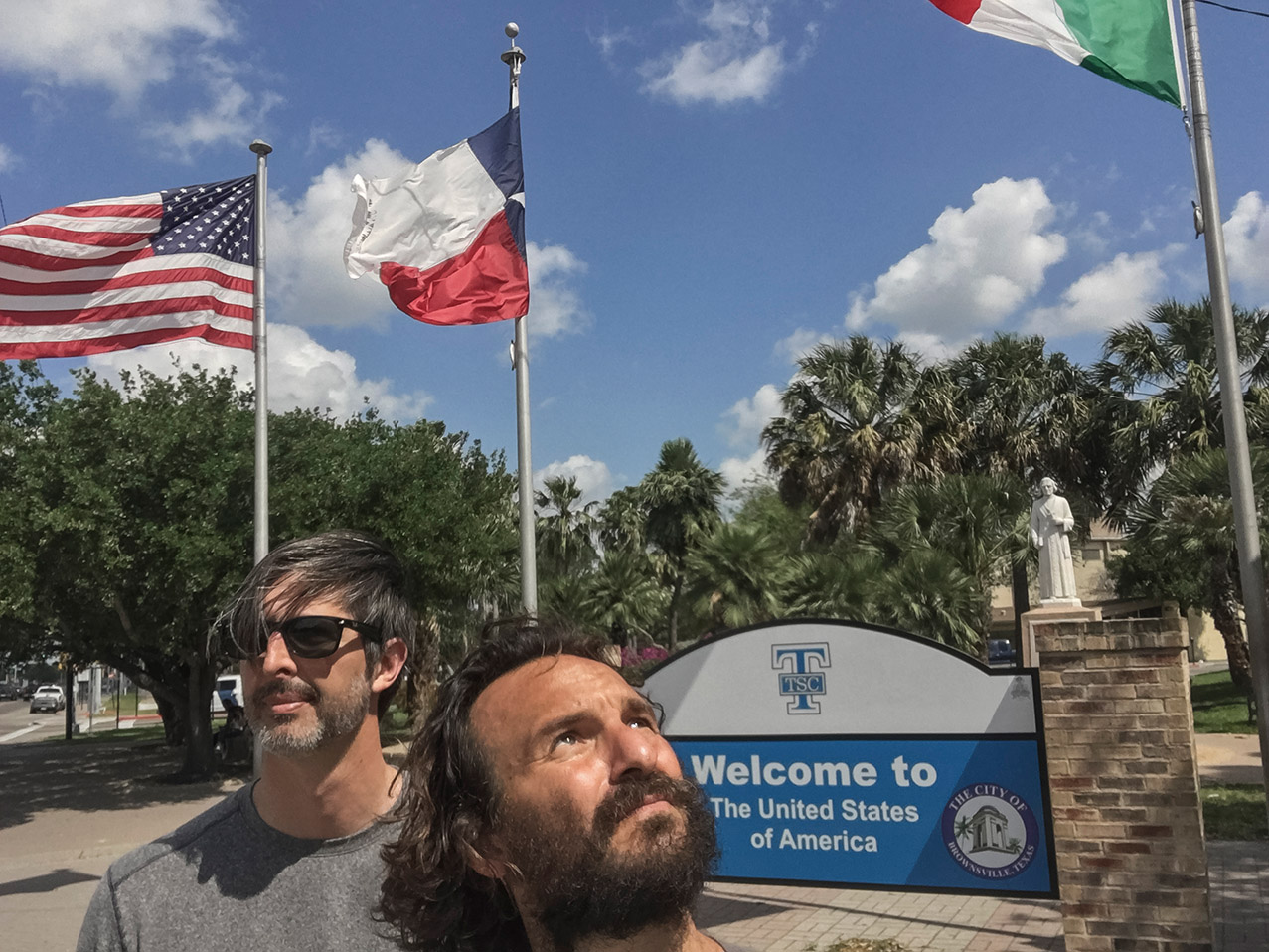  AP photographer Rodrigo Abd, front, and writer Christopher Sherman pose for a selfie in Brownsville, Texas, at the eastern end of the U.S. - Mexico border, March 21, 2017. (AP Photo/Rodrigo Abd) 