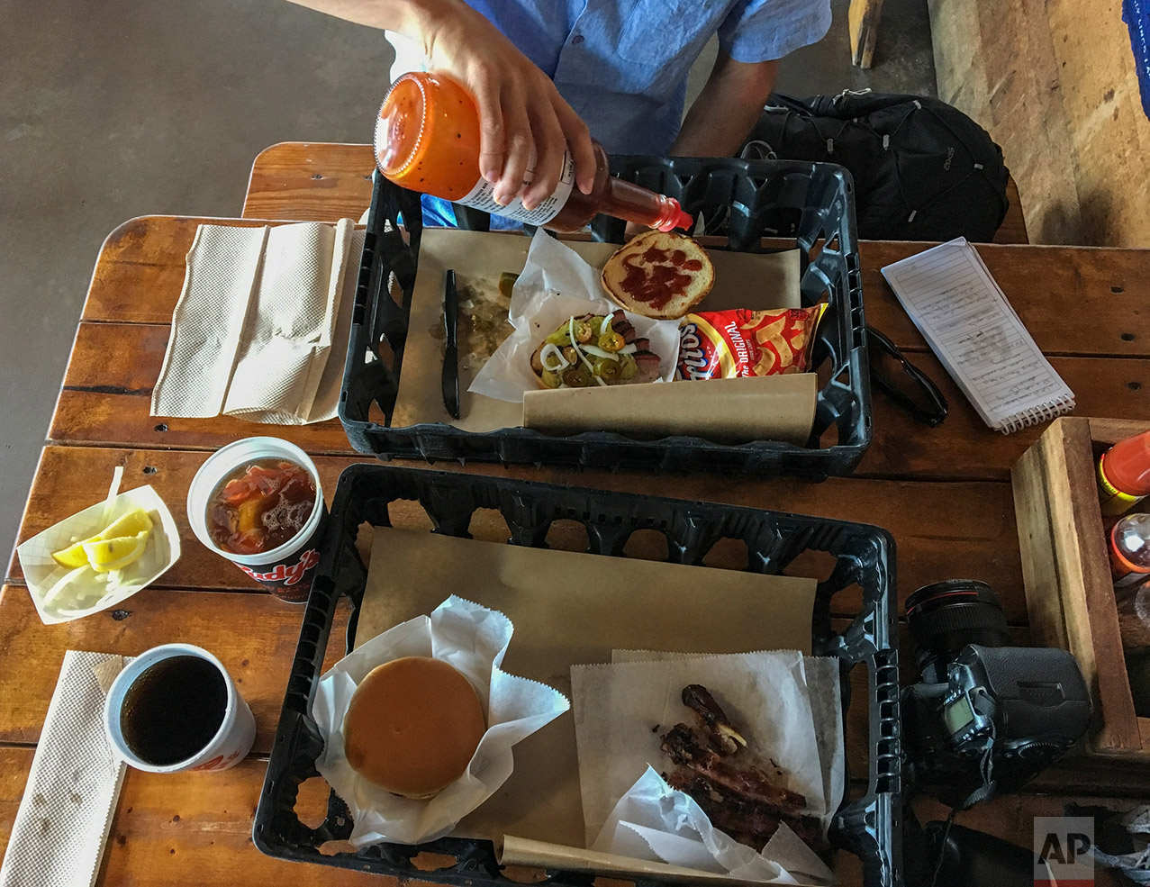  Lunch at Rudy's barbecue in McAllen, Texas, Thursday, 23, 2017. (AP Photo/Rodrigo Abd) 