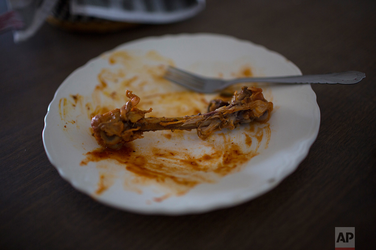 A bare chicken bone lays on a lunch plate after a meal at the migrant shelter "La Casa del Migrante" in Reynosa, Mexico, Wednesday, March, 22, 2017. (AP Photo/Rodrigo Abd)