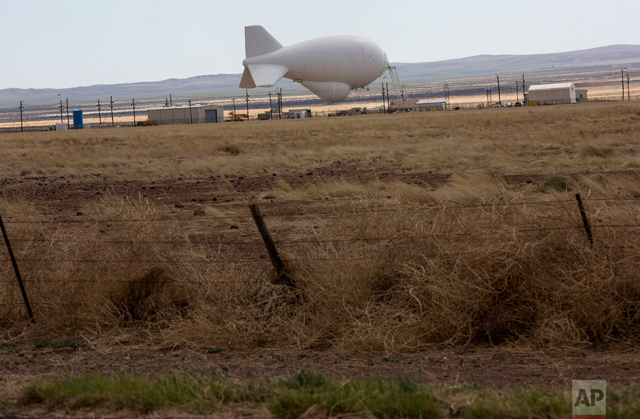  An aerostat used for surveillance by the US Border Patrol stands stationary along the highway near Valentine, Texas, about 20 miles from the US-Mexico border, Tuesday, March 28, 2017. (AP Photo/Rodrigo Abd) 