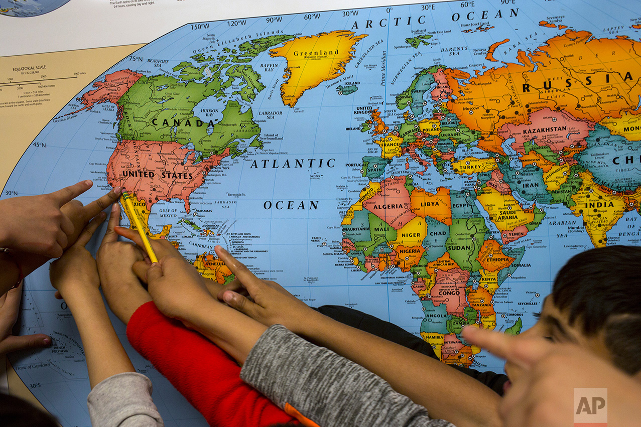  Fourth graders point out where they live on a map during a geography lesson class at the Columbus Elementary School, in Columbus, New Mexico, Friday, March 31, 2017. (AP Photo/Rodrigo Abd) 