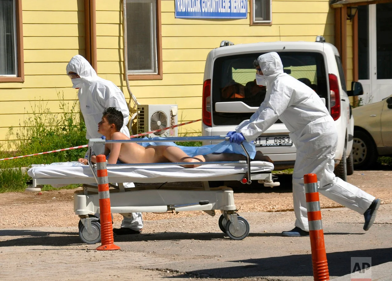 Turkish experts evacuate a victim of a suspected chemical weapons attacks in the Syrian city of Idlib, at a local hospital in Reyhanli, Turkey, Tuesday, April 4, 2017.(DHA-Depo Photos via AP)