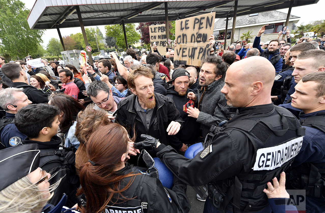  French Gendarmes control protestors far-right presidential candidate Marine Le Pen as she faces hostile reception from protesters in Dol-de-Bretagne, Brittany, Thursday May 4, 2017.  (AP Photo) 