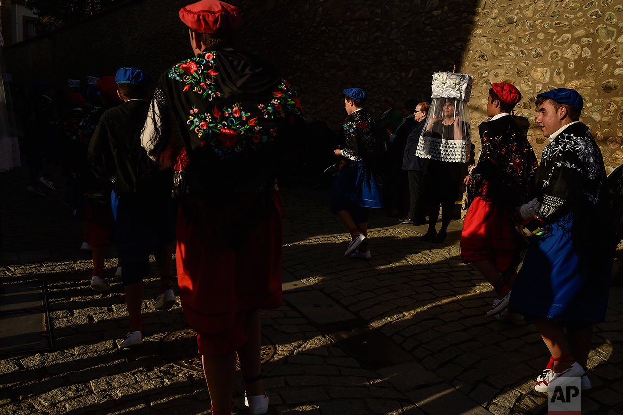  Participants of the "Prioress Procession" take part in the ceremony in honor of Domingo de La Calzada Saint (1019-1109), who helped poor people and pilgrims, in Santo Domingo de La Calzada, northern Spain, Wednesday, May 10, 2017. (AP Photo/Alvaro B