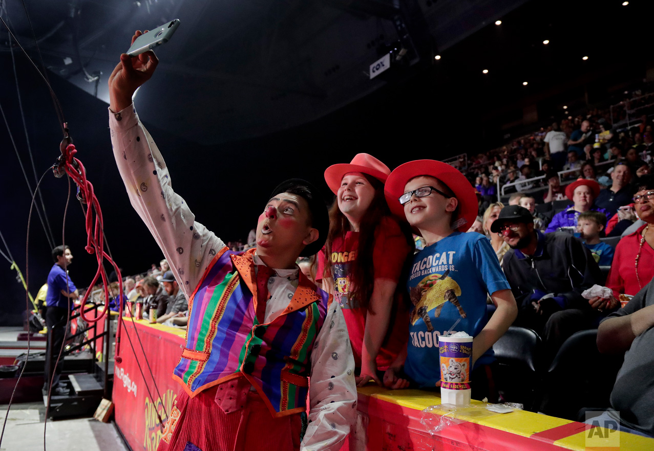  Ringling Bros. clown Ivan Skinfill poses for a selfie photo with children during the intermission of a show, Thursday, May 4, 2017, in Providence, R.I. "The Greatest Show on Earth" is about to put on its last show on earth. For the performers who tr