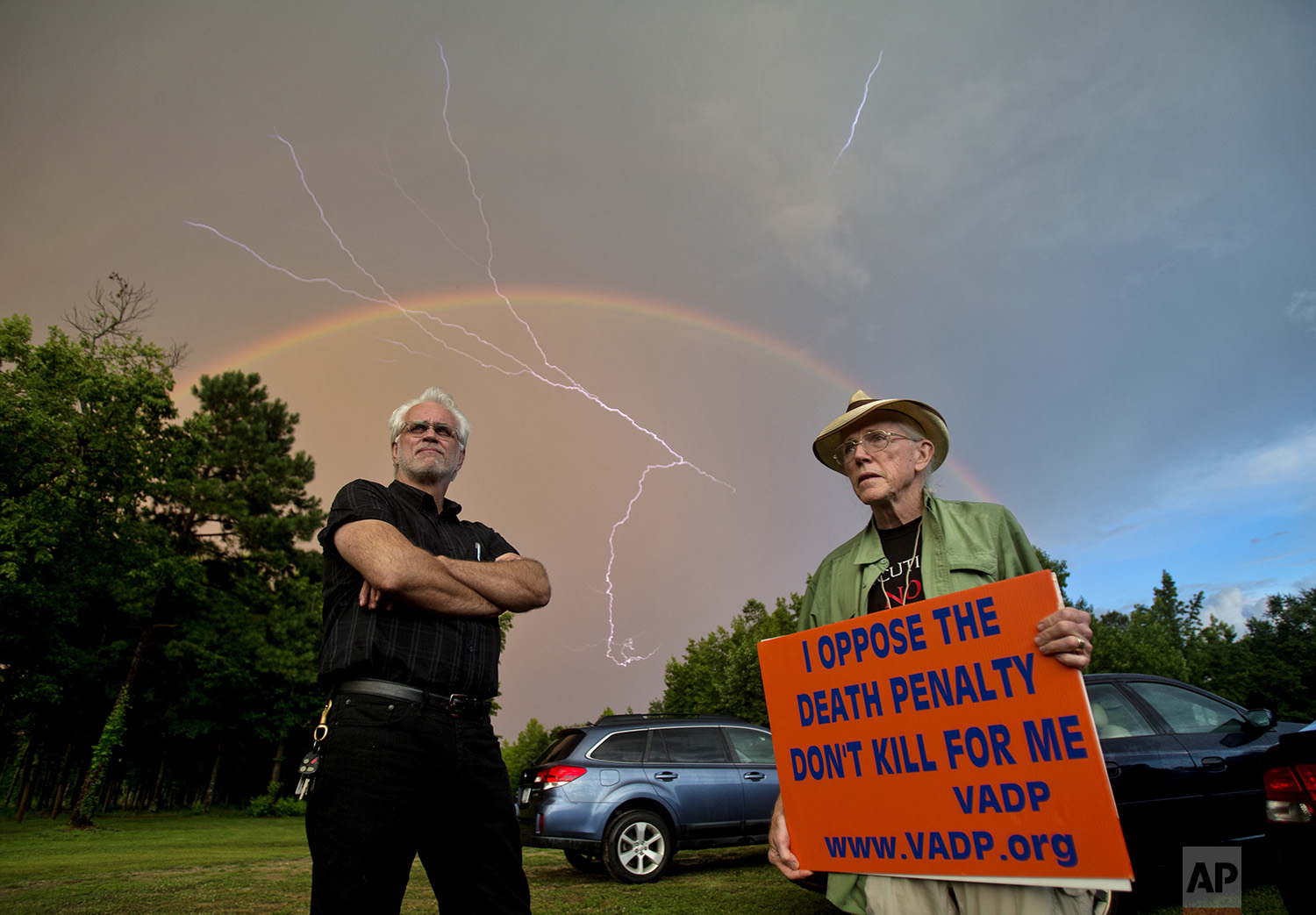 Dale Brumfield, of Doswell, Va., left, stands with Jack Payden-Travers, of Lynchburg, Va., on the day of the execution of William Morva in Jarrett, Va., Thursday, July 6, 2017. (Shaban Athuman/Richmond Times-Dispatch via AP)