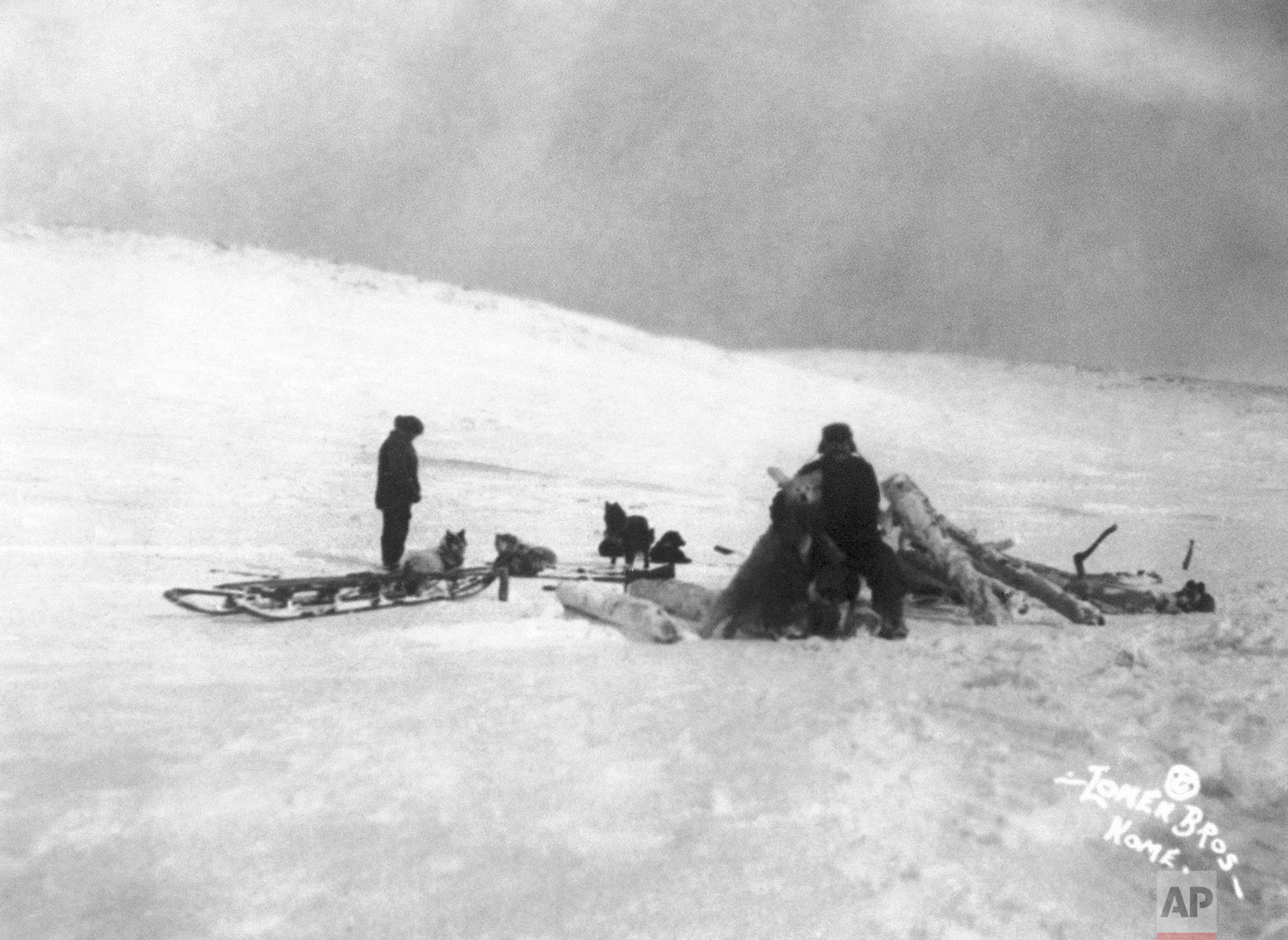 Norwegian explorer Roald Amundsen’s departure for the North Pole May 1926. (AP Photo)
