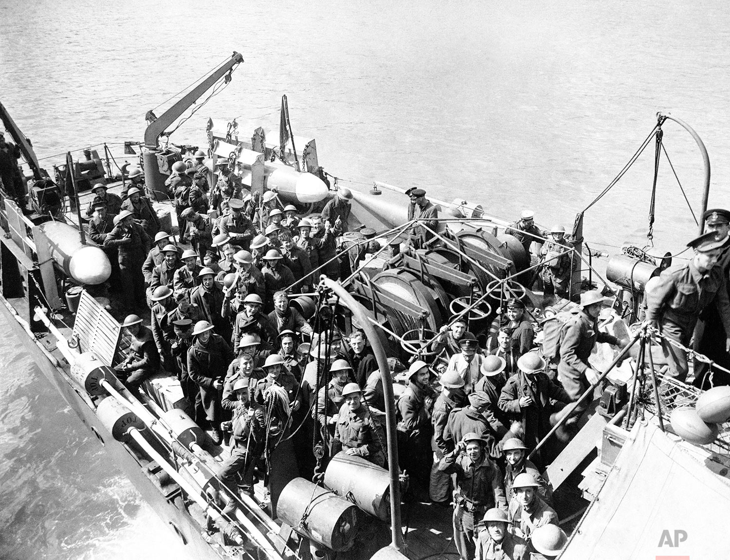  Troops of the British Expeditionary Force landing at an English port on May 31, 1940. (AP Photo) 