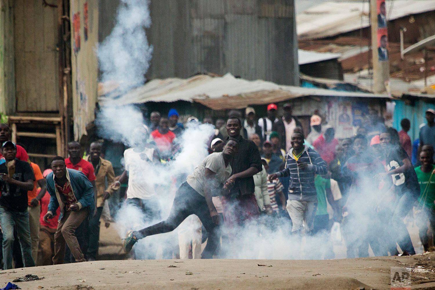  Supporters of Kenyan opposition leader and presidential candidate Raila Odinga throw back a tear gas canister at Kenyan security forces in the Mathare slum of Nairobi, Wednesday, Aug. 9, 2017. Odinga alleges that hackers manipulated the Tuesday elec