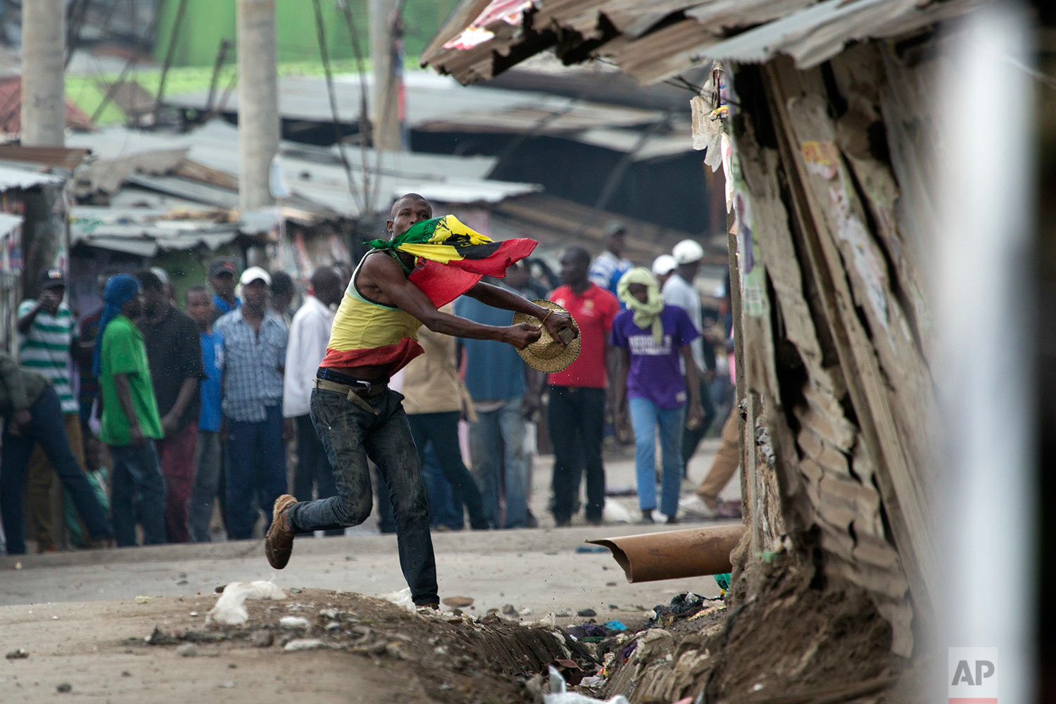  Supporters of Kenyan opposition leader and presidential candidate Raila Odinga engage Kenyan security forces in the Mathare area of Nairobi, Wednesday, Aug. 9, 2017. Odinga alleges that hackers manipulated the Tuesday election results which appear t