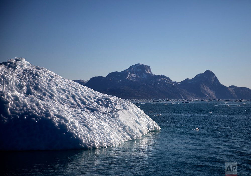  An iceberg floats in the Nuup Kangerlua Fjord near Nuuk in southwestern Greenland, Tuesday, Aug. 1, 2017.(AP Photo/David Goldman) 