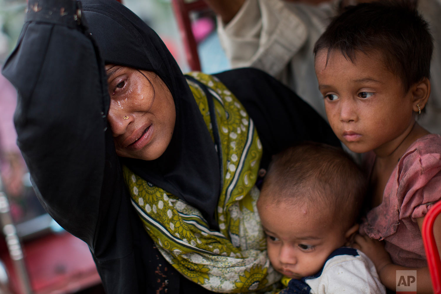  An exhausted Rohingya woman arrives with her children at Kutupalong refugee camp after crossing from Myanmmar to the Bangladesh side of the border, in Ukhia, Tuesday, Sept. 5, 2017. The family said they had lost several family members in Myanmar. Te