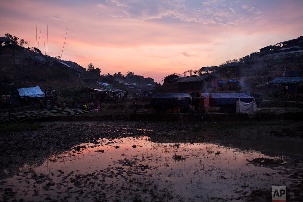  Dusk settles over a new camp inhabited by Rohingya Muslims near Cox's Bazar's Gundum area, Bangladesh, Tuesday, Sept. 5, 2017. Bangladesh, one of the world's poorest countries, was already sheltering some 100,000 Rohingya refugees before another 123