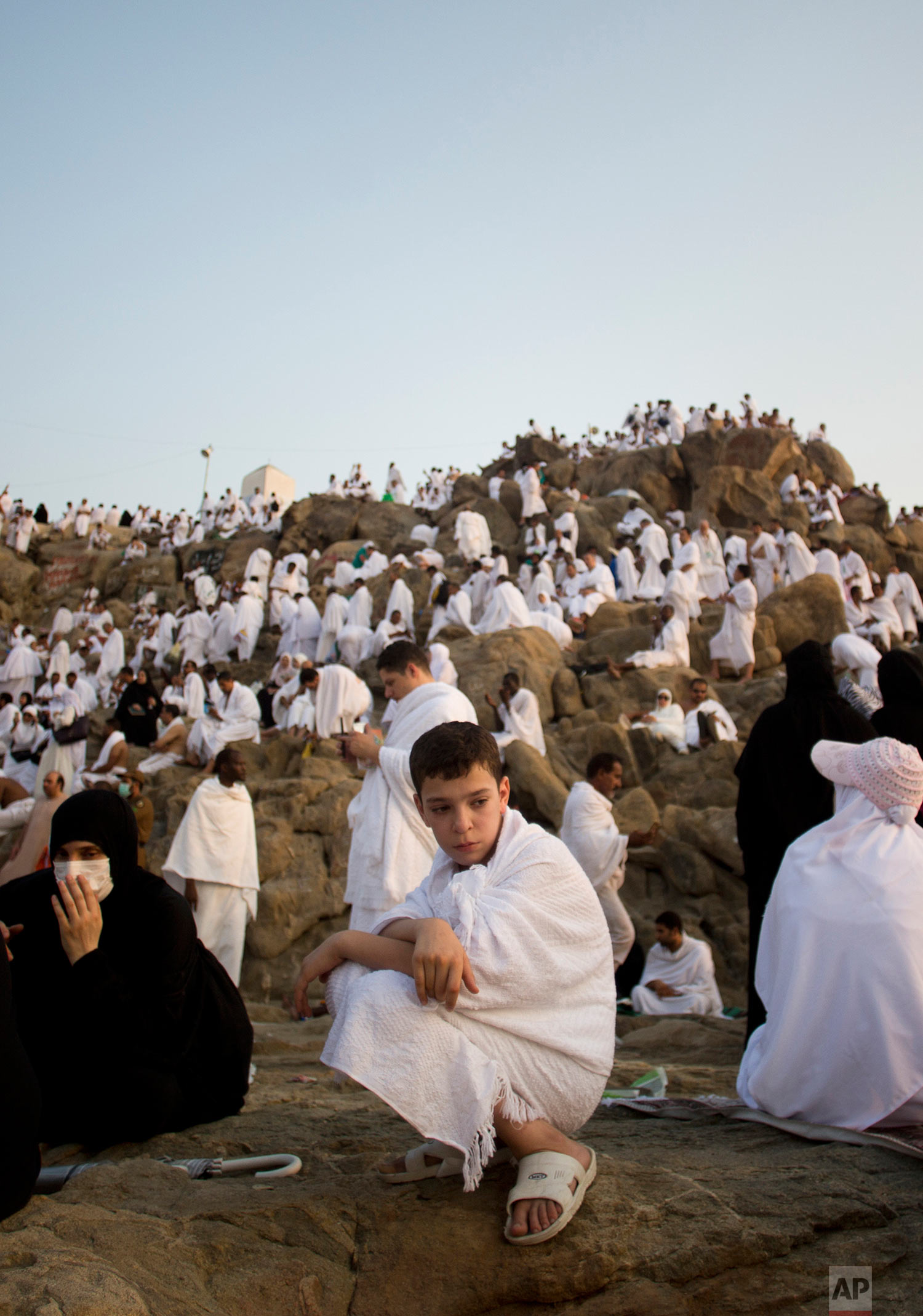  Muslim pilgrims gather to pray on and around the Jabal Al Rahma holy mountain, or the mountain of forgiveness, at Arafat for the annual hajj pilgrimage outside the holy city of Mecca, Saudi Arabia, Thursday, Aug. 31, 2017. (AP Photo/Khalil Hamra) 