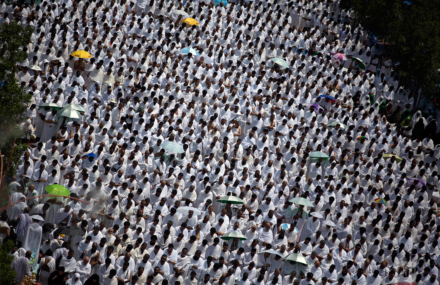  Muslim pilgrims attend noon prayers outside the Namirah mosque on Arafat Mountain, during the annual hajj pilgrimage, outside the holy city of Mecca, Saudi Arabia, Thursday, Aug. 31, 2017. (AP Photo/Khalil Hamra) 