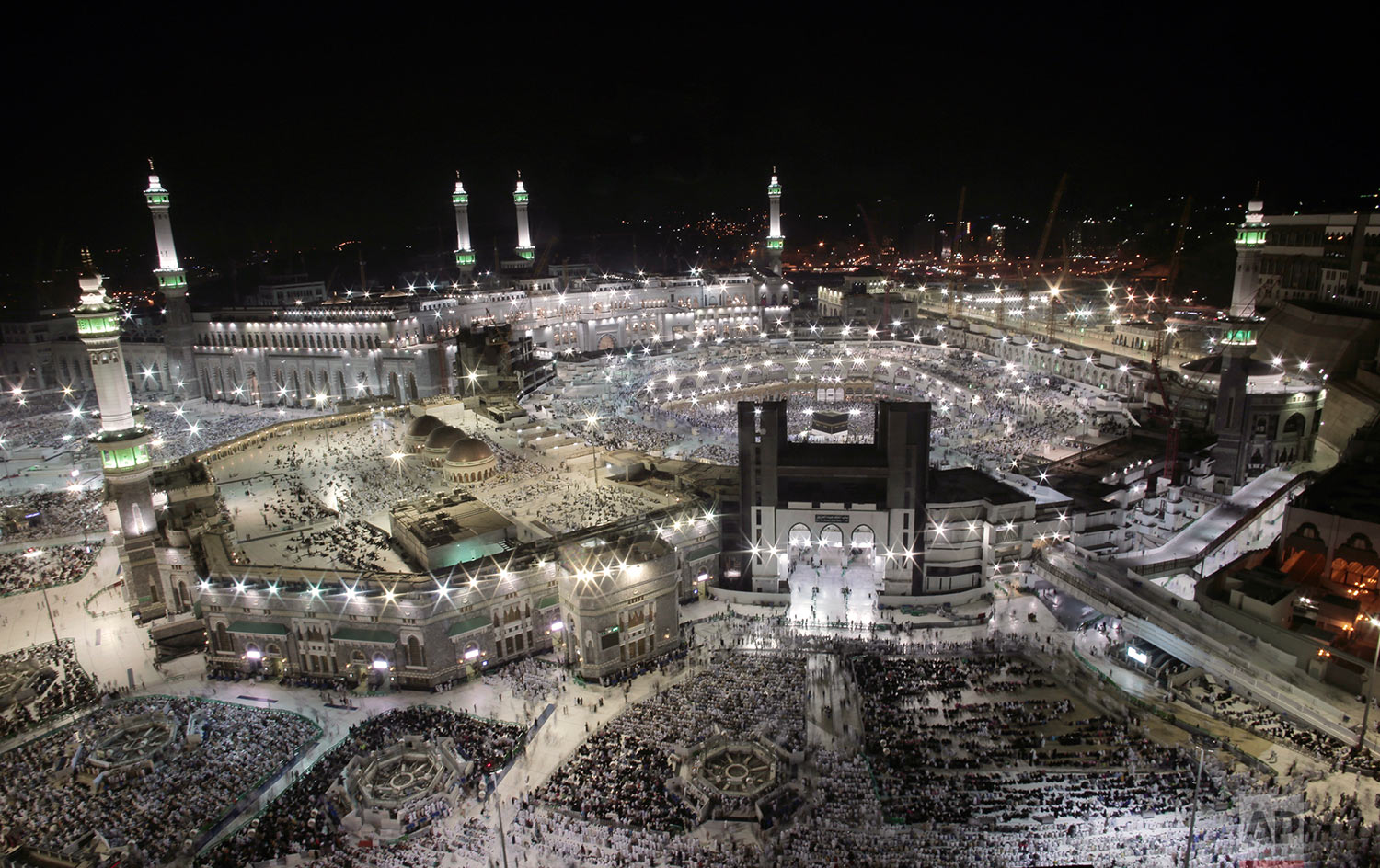  Muslim pilgrims pray at the Grand Mosque, ahead of the annual Hajj pilgrimage in the Muslim holy city of Mecca, Saudi Arabia, Tuesday, Aug. 29, 2017. (AP Photo/Khalil Hamra) 