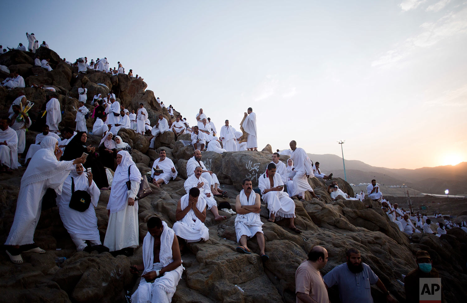  Muslim pilgrims gather to pray on and around the Jabal Al Rahma holy mountain, or the mountain of forgiveness, at Arafat for the annual hajj pilgrimage outside the holy city of Mecca, Saudi Arabia, Thursday, Aug. 31, 2017. (AP Photo/Khalil Hamra) 