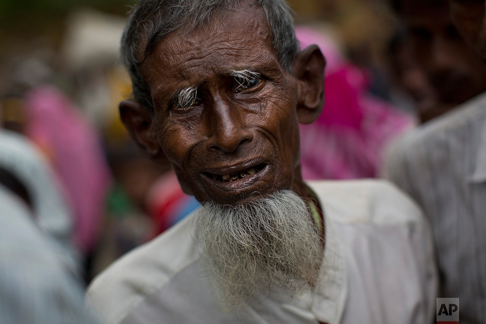  An elderly Rohingya Muslim, who recently crossed over from Myanmar into Bangladesh, arrives at a food distribution center in Kutupalong, Bangladesh, Saturday, Sept. 9, 2017. (AP Photo/Bernat Armangue) 
