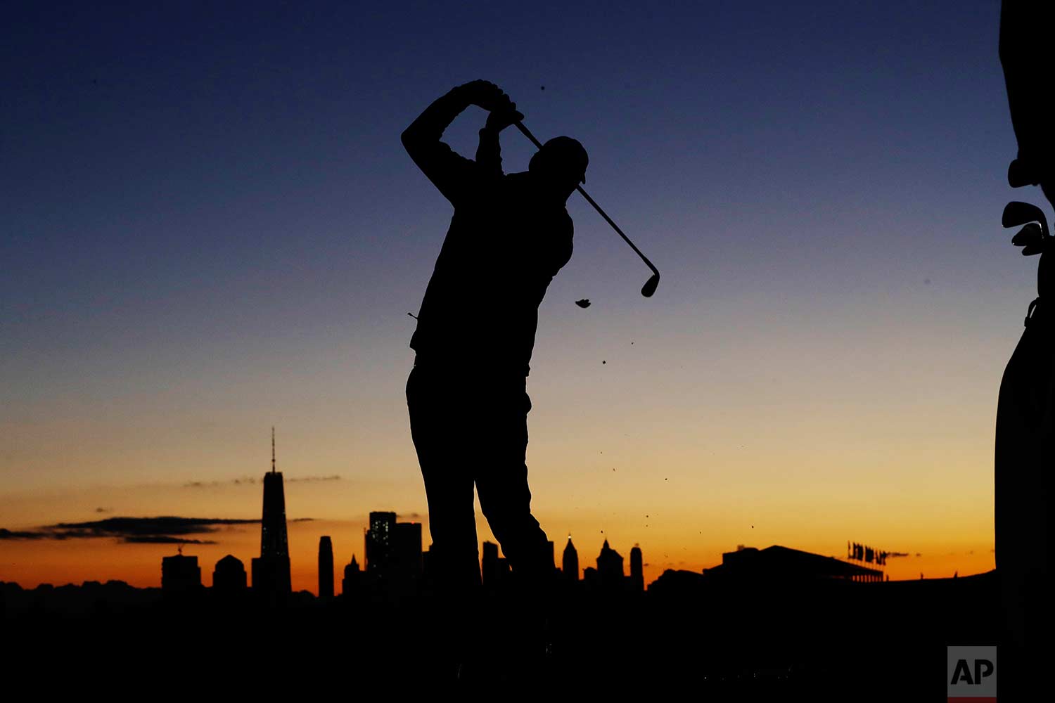  Marc Leishman practices on the driving range before the start of play during the third day of the Presidents Cup at Liberty National Golf Club in Jersey City, N.J., Saturday, Sept. 30, 2017. (AP Photo/Julio Cortez) 